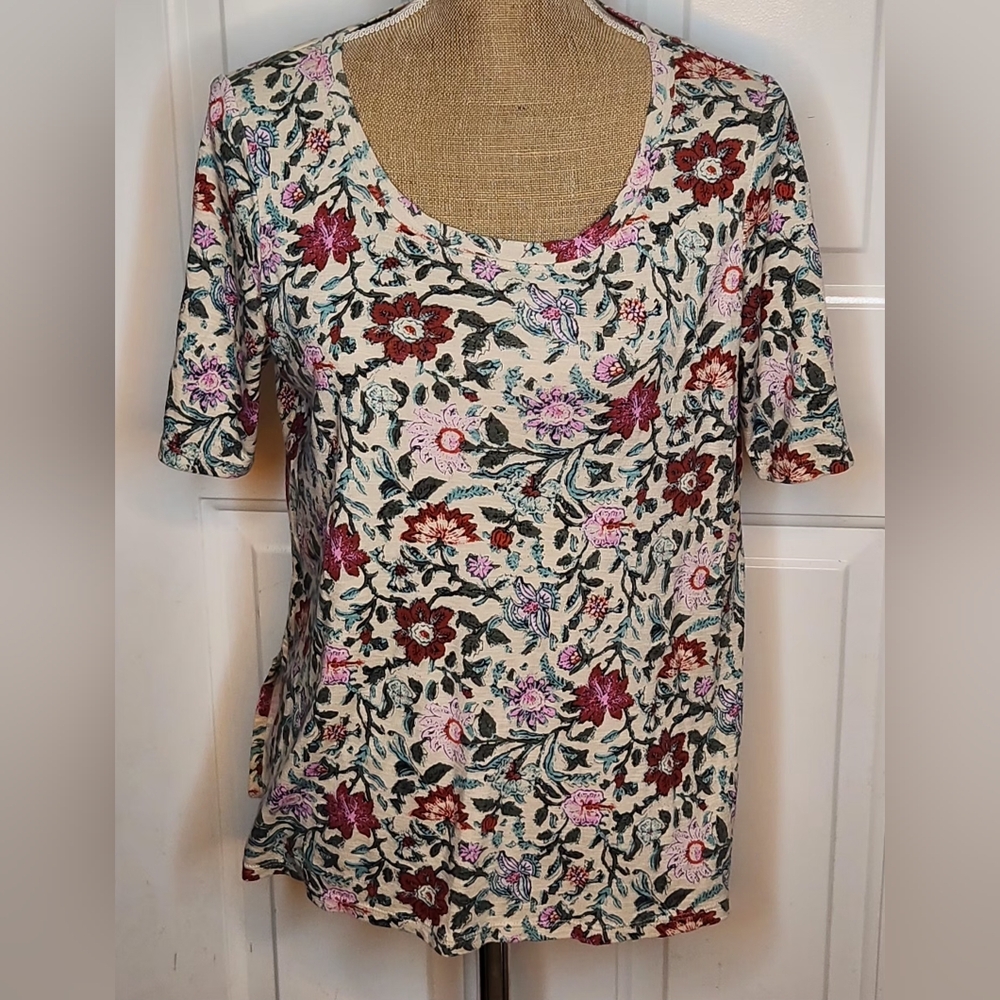 J. Jill Floral Short Sleeve Top - Cream, Red, Pink Size M (24"-p to p & 28" L)